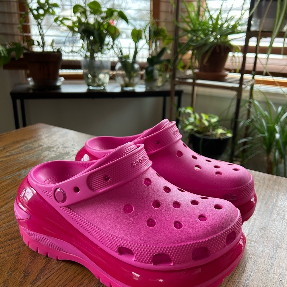 CROCS Iconic Comfort Mega Crush Y2K Platforms - Juicy Hot Pink - Picture 2 of 8